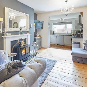 Host & - 2, 15 Prospect Hill Apartment Whitby